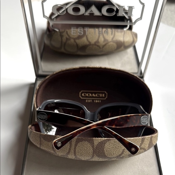 Coach Women\'s Brown Fashion Sunglasses w/Case